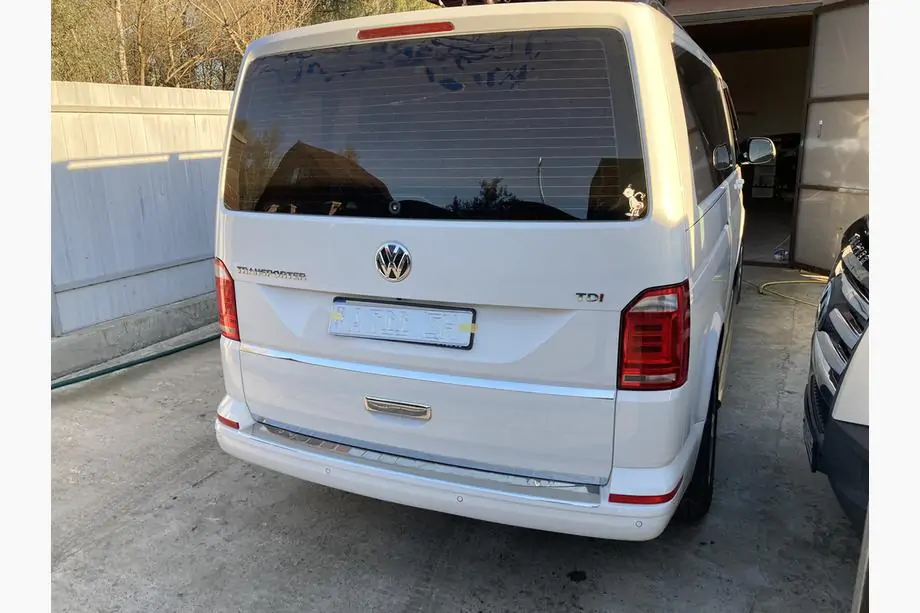 Volkswagen T6 2015–2024 Ochranná lišta zadního nárazníku Carmos V1 lesklá (1 dveře, nerez) Image