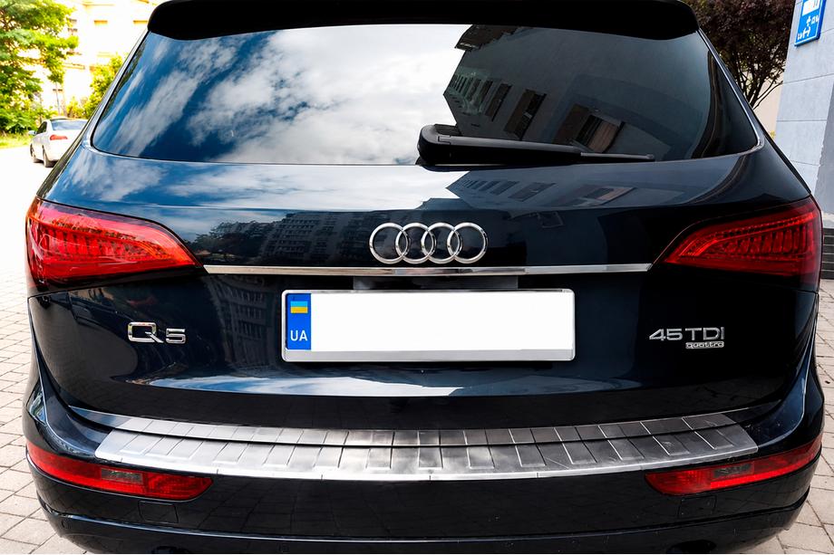 Audi Q5 2008–2017 Nerezová lišta na zadní nárazník Carmos Image