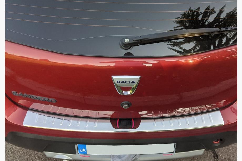 Renault Sandero 2007–2013 Nerezová ochranná lišta zadního nárazníku Carmos V1 Image