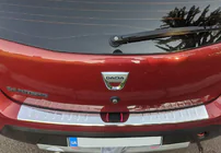 Dacia Sandero 2007–2013 Nerezová ochranná lišta zadního nárazníku Carmos V1 fotografie 1