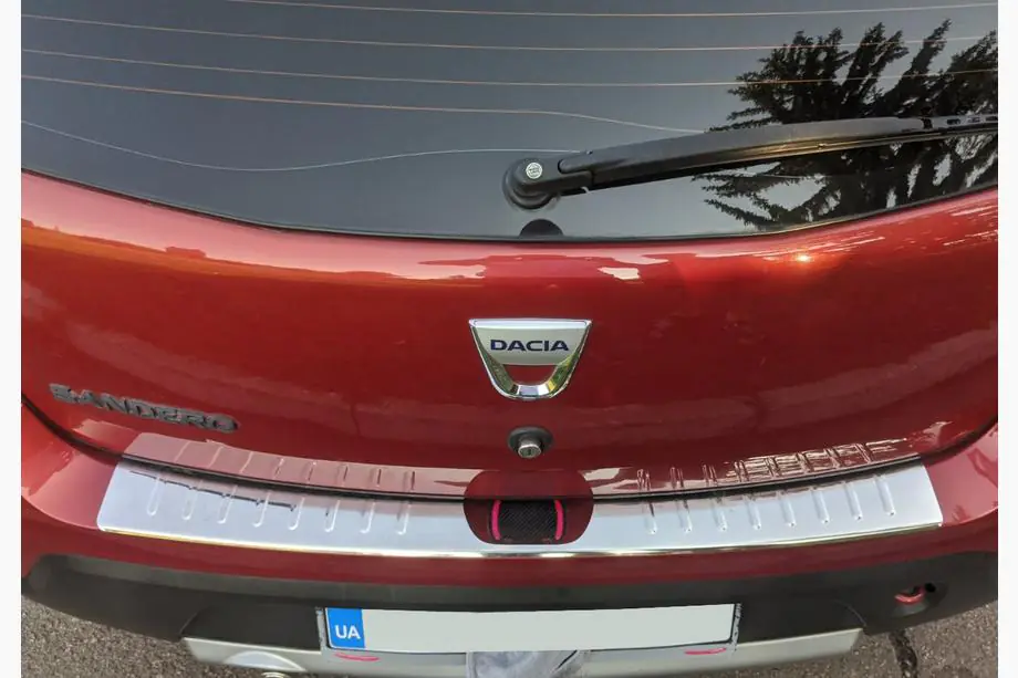 Dacia Sandero 2007–2013 Nerezová ochranná lišta zadního nárazníku Carmos V1 Image