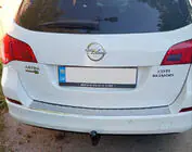 Opel Astra J 2009–2015 Nerezová lišta na zadní nárazník V-1 Carmos (SW, nerez) fotografie 1