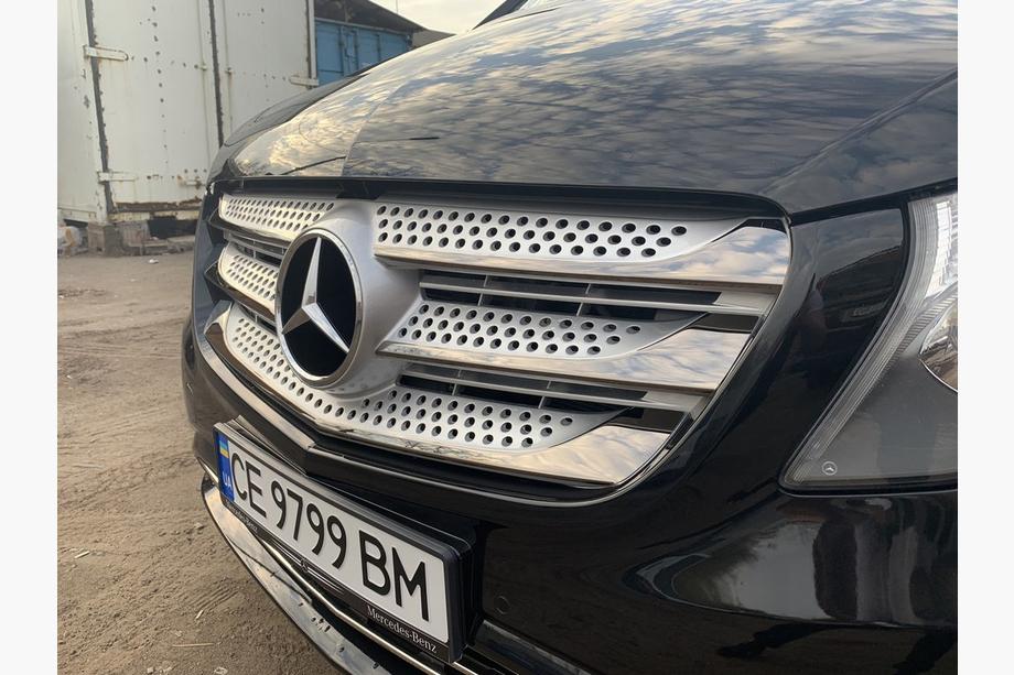 Mercedes Vito/V-class W447 2014– Chromové lišty na masku chladiče 2014-2020 (5 ks, BlackChrome) Fotografie 2