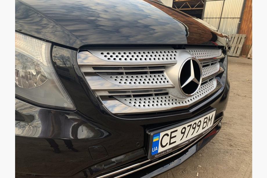 Mercedes Vito/V-class W447 2014– Chromové lišty na masku chladiče 2014-2020 (5 ks, BlackChrome) Fotografie 3