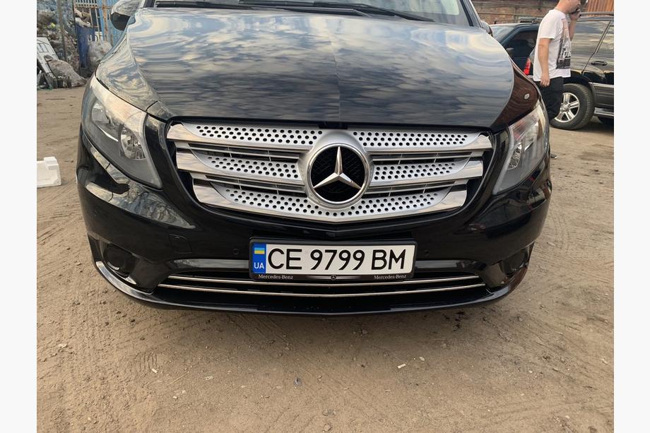Mercedes Vito/V-class W447 2014– Chromové lišty na masku chladiče 2014-2020 (5 ks, BlackChrome) Fotografie 5