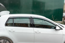 Volkswagen Golf 7/E-Golf 2012–2020 Okenní deflektory s chromovou lištou HB (4 ks, Niken) fotografie 3