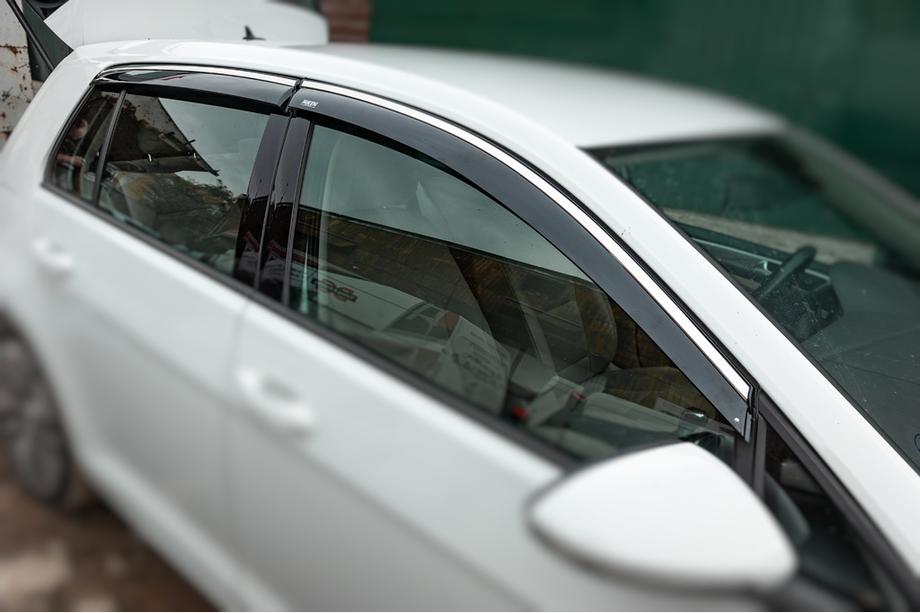 Volkswagen Golf 7/E-Golf 2012–2020 Okenní deflektory s chromovou lištou HB (4 ks, Niken) Image