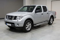 Nissan Navara 2006–2015 Boční prahy Maydos V2 (2 ks, hliník ↗ nerez) fotografie 1