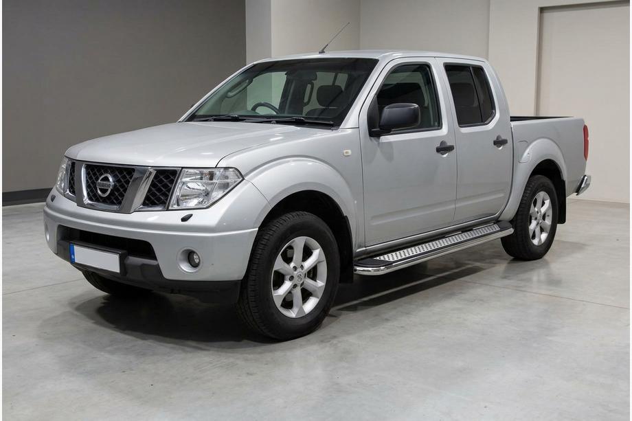 Nissan Navara 2006–2015 Boční prahy Maydos V2 (2 ks, hliník ↗ nerez) Image