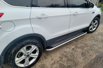 Ford Kuga/Escape 2013–2019 Boční nášlapy Maydos V2 (2 ks, hliník + nerez) S lakovanými lištami na dveřích fotografie 1