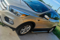 Ford Kuga/Escape 2013–2019 Boční nášlapy Maydos V2 (2 ks, hliník + nerez) S lakovanými lištami na dveřích fotografie 5