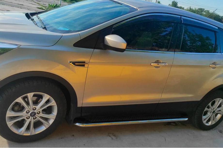 Ford Kuga/Escape 2013–2019 Boční nášlapy Maydos V2 (2 ks, hliník + nerez) Fotografie 9