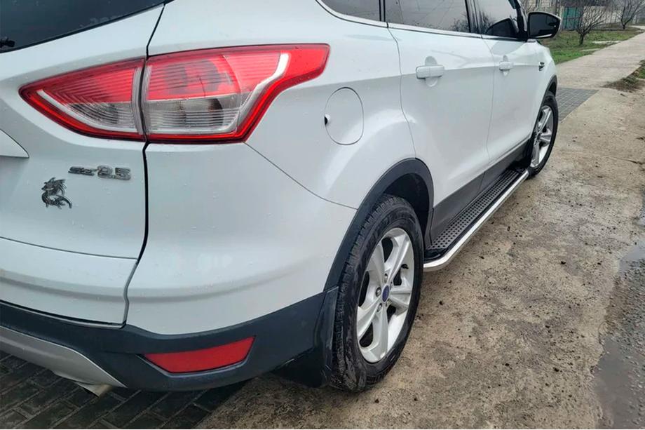 Ford Kuga/Escape 2013–2019 Boční nášlapy Maydos V2 (2 ks, hliník + nerez) Fotografie 2