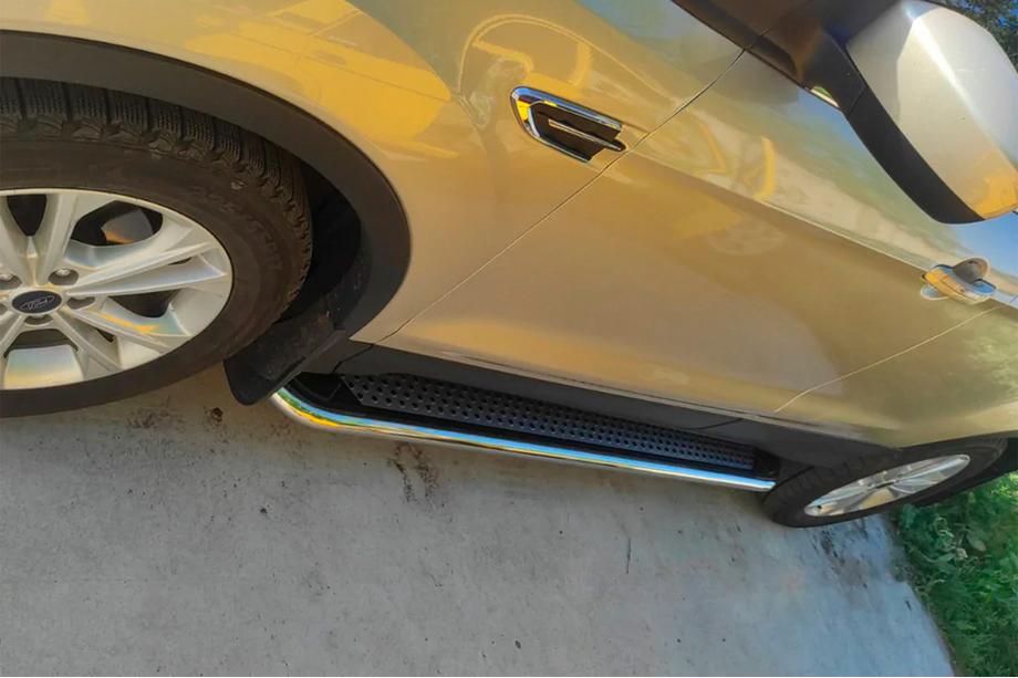 Ford Kuga/Escape 2013–2019 Boční nášlapy Maydos V2 (2 ks, hliník + nerez) Fotografie 10