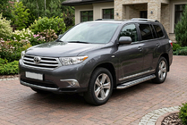 Toyota Highlander 2008–2013 Boční prahy Maydos V2 (2 ks, hliník ↗ nerez) fotografie 1