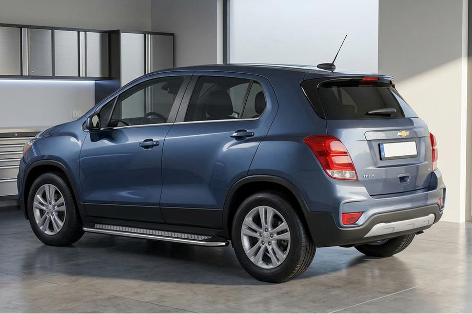 Chevrolet Trax 2012–2023 Boční prahy Maydos V2 (2 ks, hliník ↗ nerez) Image