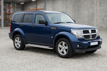 Dodge Nitro 2006–2011 Boční prahy Maydos V2 (2 ks, hliník ↗ nerez) fotografie 1