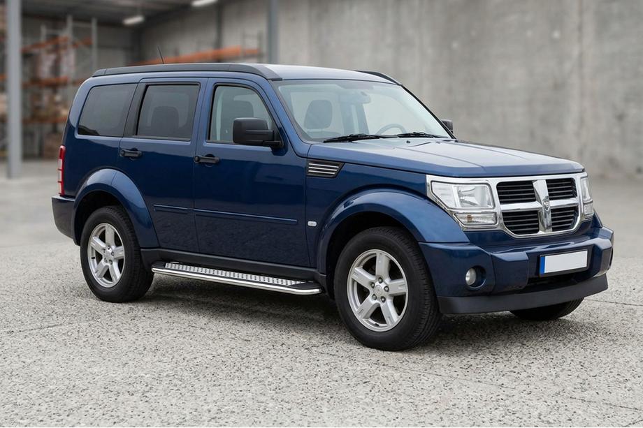 Dodge Nitro 2006–2011 Boční prahy Maydos V2 (2 ks, hliník ↗ nerez) Image