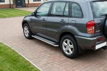 Toyota Rav 4 2001–2005 Boční prahy Maydos V2 (2 ks, hliník ↗ nerez) fotografie 1