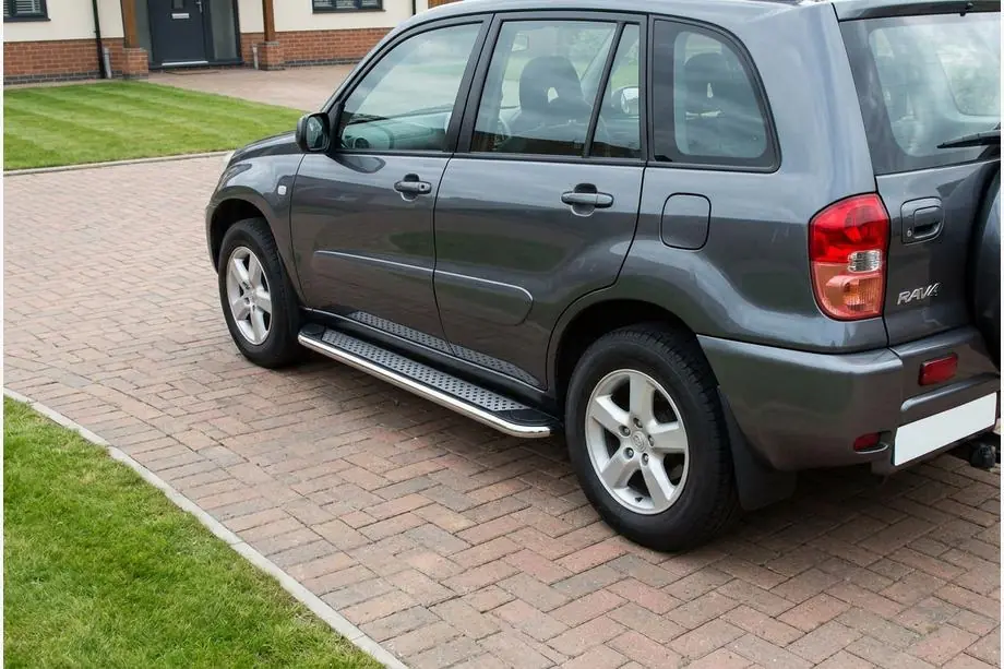 Toyota Rav 4 2001–2005 Boční prahy Maydos V2 (2 ks, hliník ↗ nerez) Image