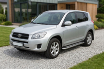 Toyota Rav 4 2006–2013 Boční prahy Maydos V2 (2 ks, hliník ↗ nerez) fotografie 1