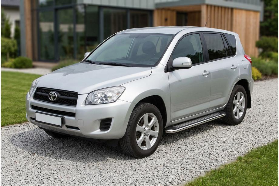 Toyota Rav 4 2006–2013 Boční prahy Maydos V2 (2 ks, hliník ↗ nerez) Image