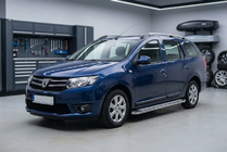 Renault Logan MCV 2013–2022 Boční prahy Maydos V2 (2 ks, hliník ↗ nerez) fotografie 1