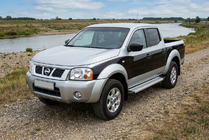 Nissan NP300 1999–2015 Boční nášlapy Maya V2 (2 ks, hliník) fotografie 1