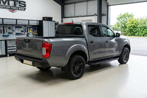 Nissan Navara/NP300 2016– Boční nášlapy Bosphore Black (2 ks, hliník) fotografie 1