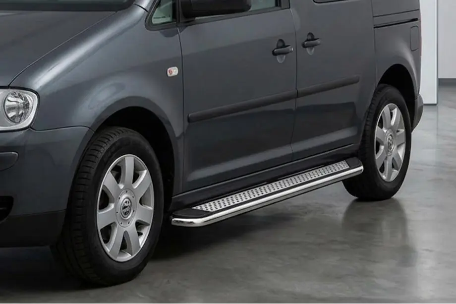 Volkswagen Caddy 2010–2015 Boční prahy Maydos V2 (2 ks, hliník ↗ nerez) Image