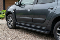 Renault Duster 2018–2024 Boční nášlapy Allmond Black (2 ks, hliník) fotografie 1