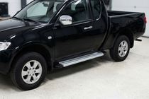Mitsubishi L200 2015–2024 Boční nášlapy Maya V2 (2 ks, hliník) fotografie 1