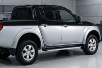 Mitsubishi L200 2015–2024 Boční nášlapy Fullmond (2 ks, hliník) fotografie 1