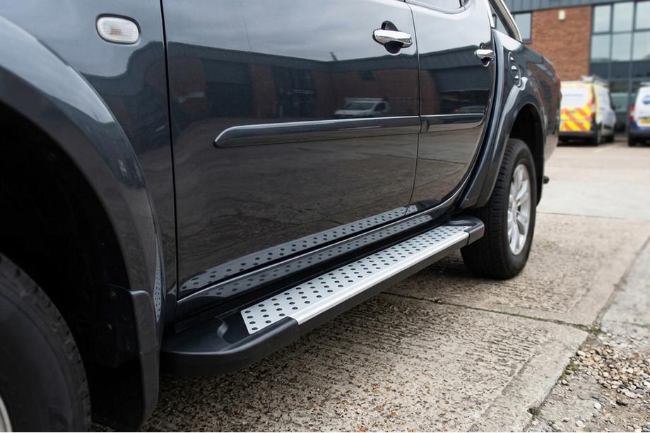 Fiat Fullback 2016– Boční nášlapy typ X5 (2 ks, hliník) Image