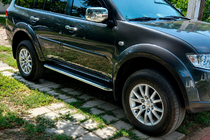 Fiat Fullback 2016– Boční prahy Maydos V2 (2 ks, hliník ↗ nerez) fotografie 7
