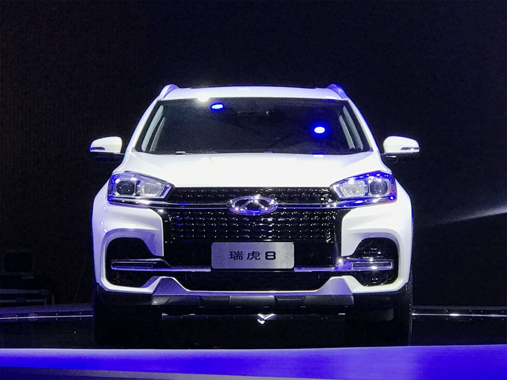 Sedmimístný crossover Chery Tiggo 8