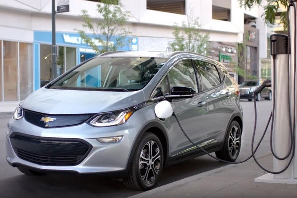 Recenze elektrického hatchbacku Chevrolet Bolt EV