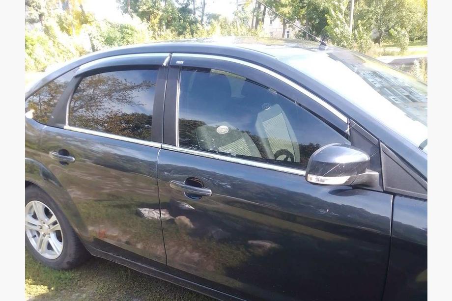 Ford Focus II 2005–2008 Okenní deflektory s chromovanou lištou SD/HB (4 ks, Niken) Image