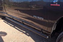 Dodge RAM (DT) 2018– Standardní boční trubky (2 ks, nerez) fotografie 3