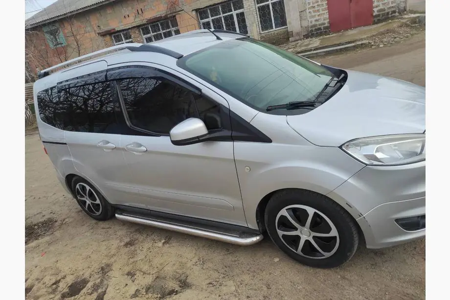 Ford Courier 2014–2023 Boční nášlapy Premium (2 ks, nerez) Image