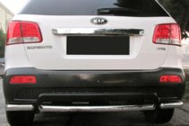 Kia Sorento II XM 2009–2014 Zadni rohy ke stredove AK007-3 (2 ks, nerez.) fotografie 1