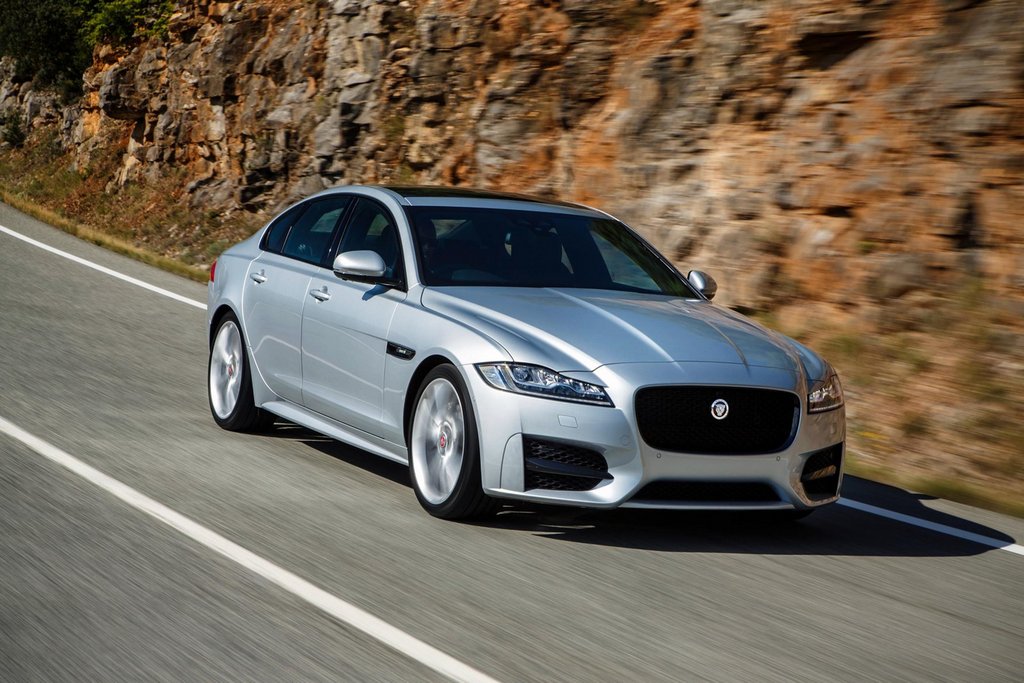 Recenze sedanu Jaguar XF druhé generace