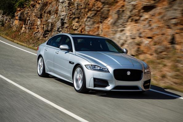 Recenze sedanu Jaguar XF druhé generace Fotografie 7