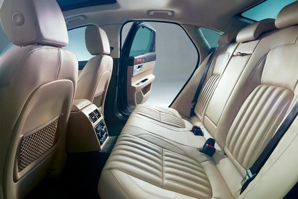 Recenze sedanu Jaguar XF druhé generace Fotografie 6