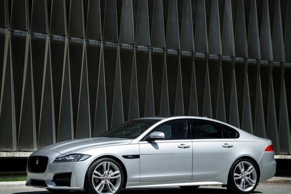 Recenze sedanu Jaguar XF druhé generace Fotografie 3