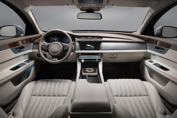 Recenze sedanu Jaguar XF druhé generace Fotografie 2