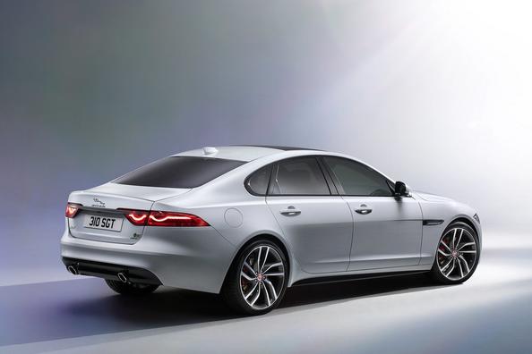 Recenze sedanu Jaguar XF druhé generace Fotografie 4