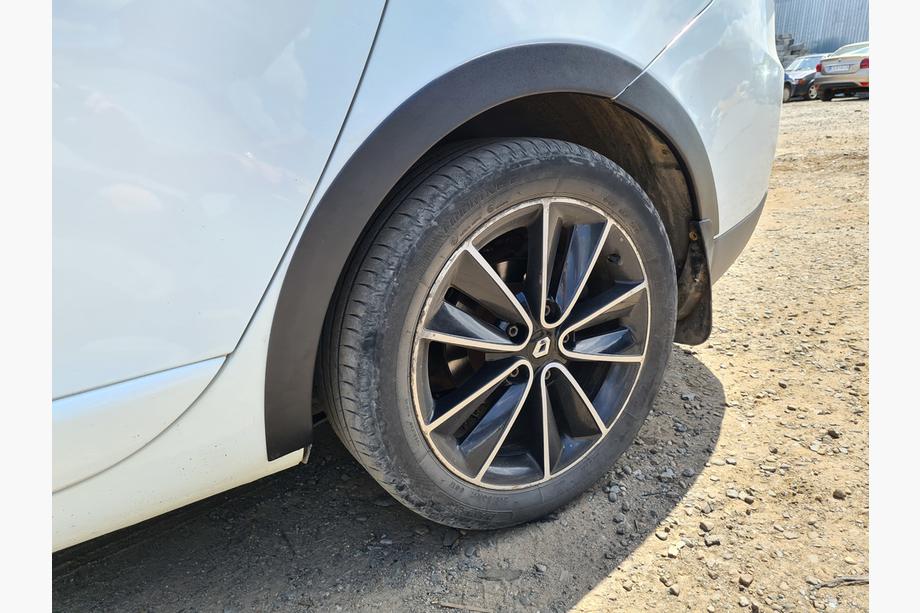 Renault Megane III 2009–2016 Lemy blatníků (8 ks, černé) Fotografie 10