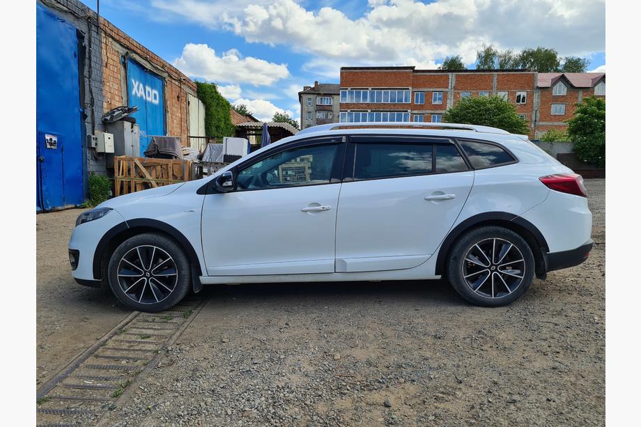 Renault Megane III 2009–2016 Lemy blatníků (8 ks, černé) Fotografie 3