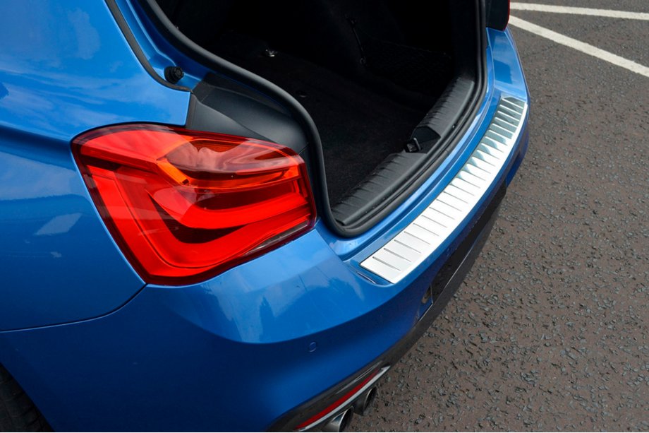 BMW řada 1 F20/F21 2011–2019 Ochranná lišta zadního nárazníku OmsaLine (pro F20, nerez) Image